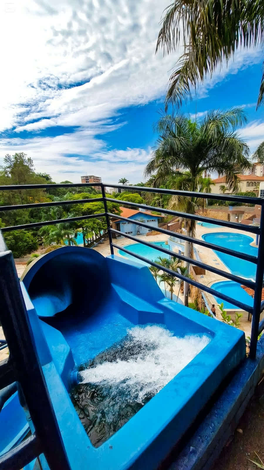 Hotel Jalim piscina e prédio