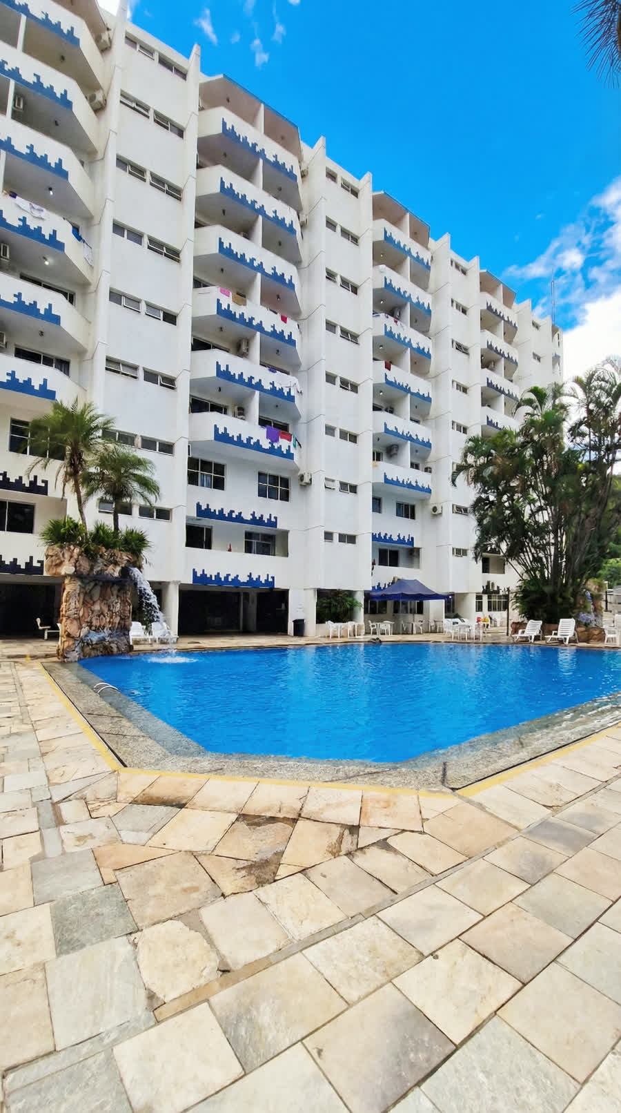 Hotel Jalim fachada e piscina